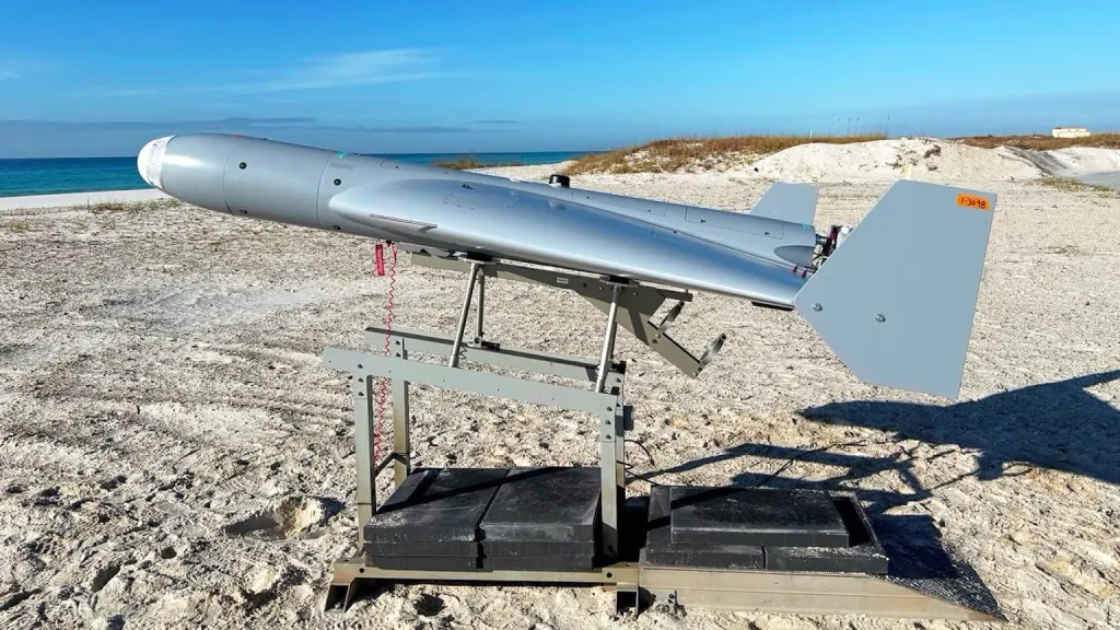 Un dron LUCAS colocado sobre un lanzador estático