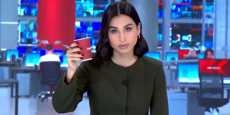Maggie Tabibi, presentadora de noticias de Canal 14