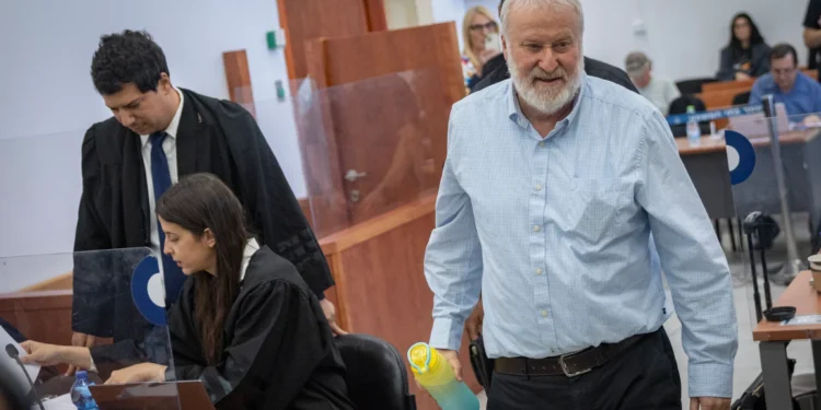 Avichai Mandelblit en el tribunal durante su segundo día de testimonio