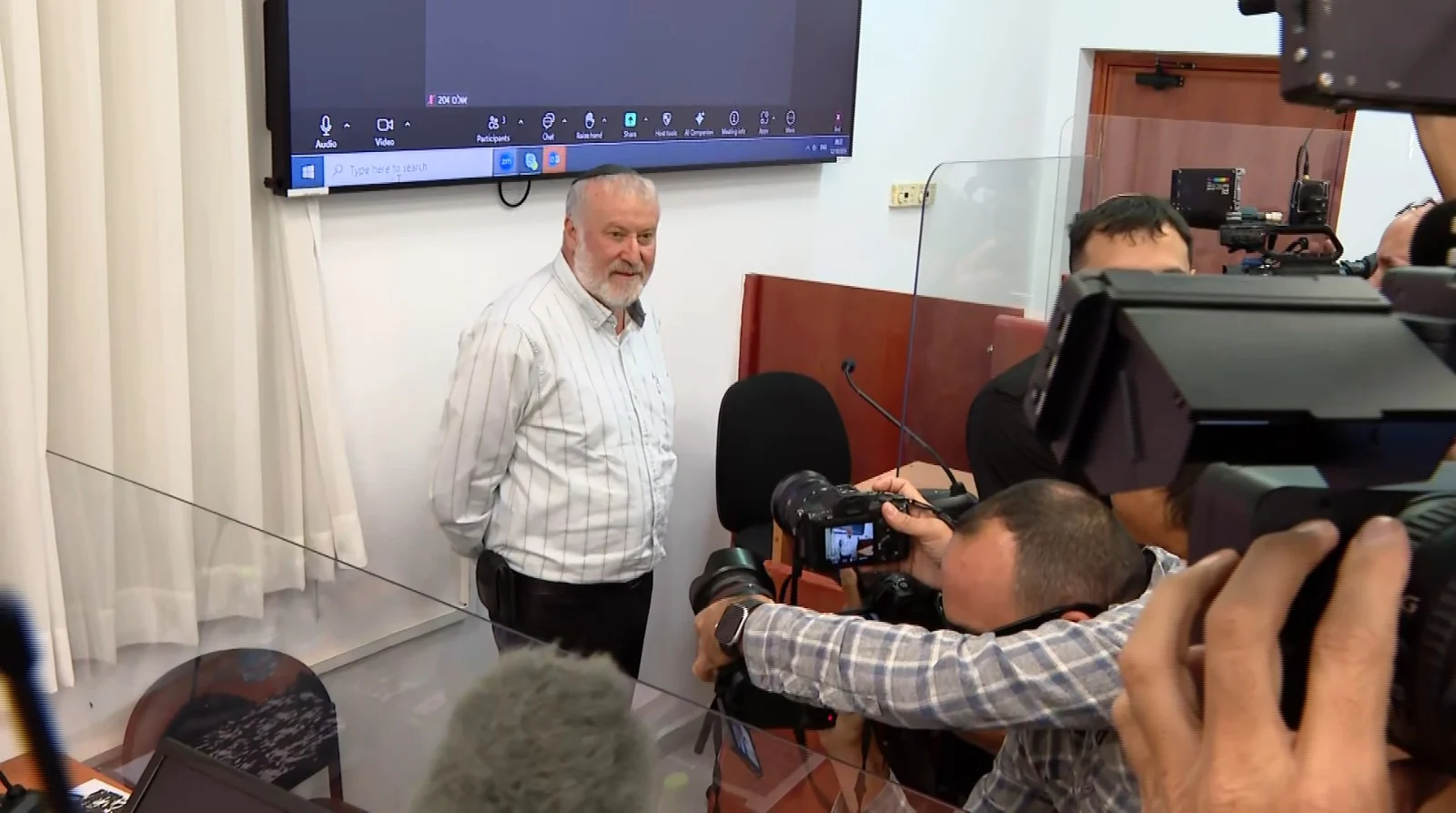 Avichai Mandelblit en el tribunal durante su segundo día de declaración