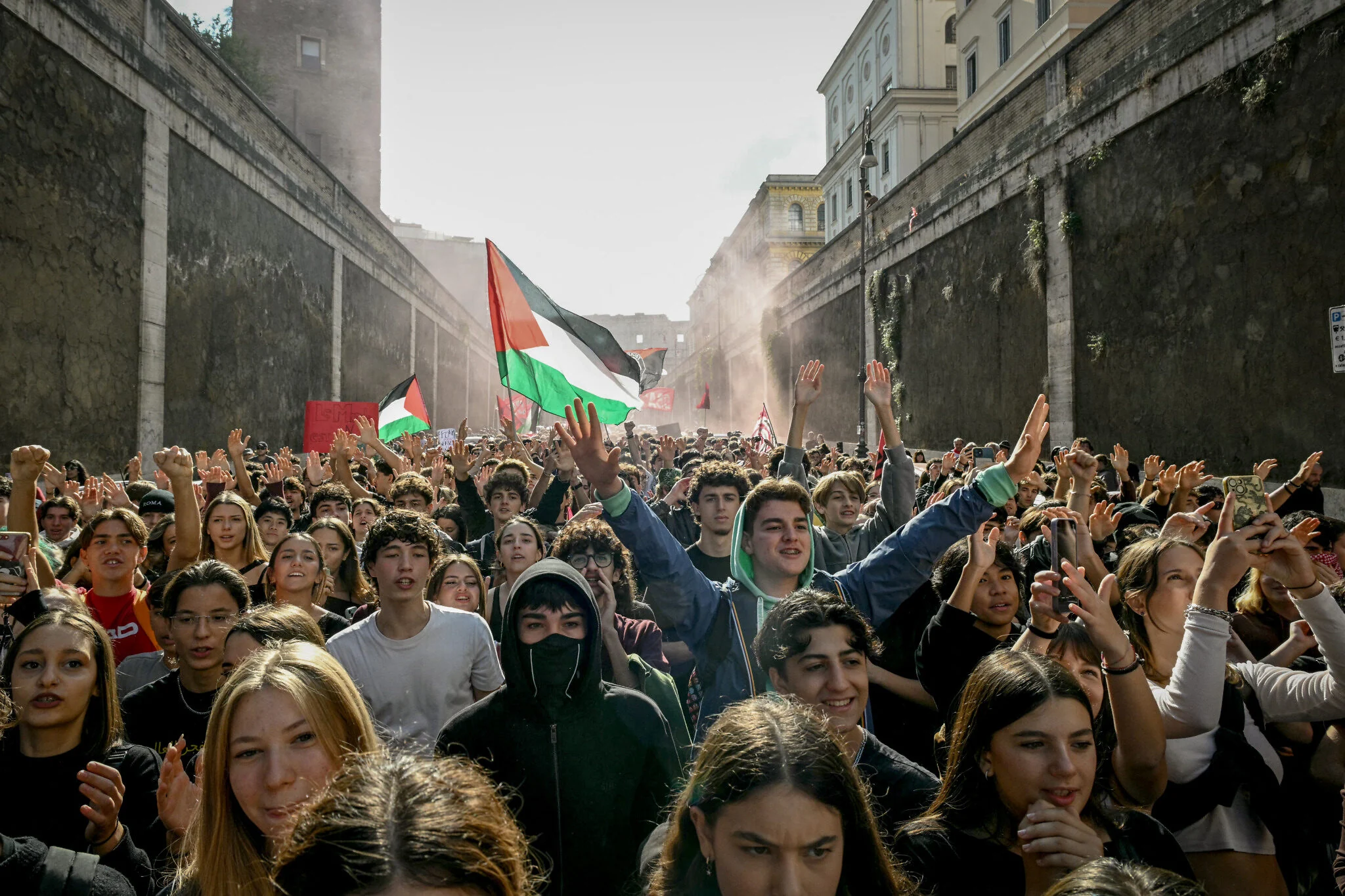 Manifestantes en Roma durante las protestas nacionales del 30 de octubre de 2026.