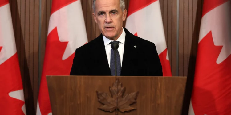 Mark Carney habla sobre el incendio en la base militar de Wainwright, en Ottawa, Canadá, el 18 de octubre de 2026.