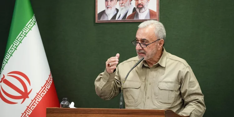 El ministro de Defensa iraní Mehrdad Akhlaghi en el Parlamento de Irán el 16 de octubre de 2026.