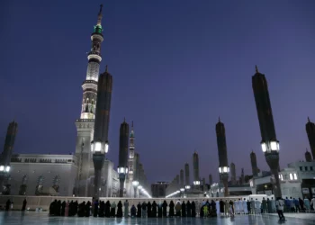 Mujeres rezan en Al-Masjid an-Nabawi, la Mezquita del profeta Mahoma, segundo lugar más sagrado del Islam, en Medina, Arabia Saudita, el 15 de septiembre de 2016.