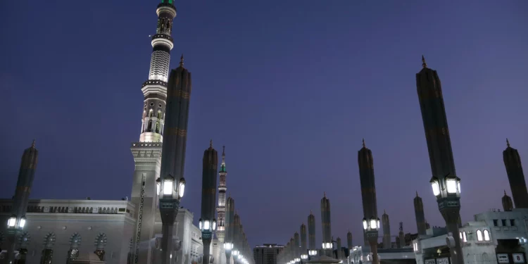 Mujeres rezan en Al-Masjid an-Nabawi, la Mezquita del profeta Mahoma, segundo lugar más sagrado del Islam, en Medina, Arabia Saudita, el 15 de septiembre de 2016.