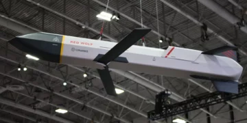 Misil de ataque de largo alcance Red Wolf de L3Harris exhibido en AUSA 2026.