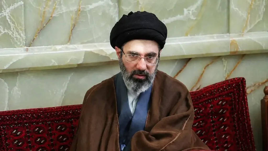 Imagen de Mojtaba Jamenei utilizada para ilustrar las reuniones que anuncian las autoridades iraníes