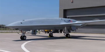 Avión no tripulado de reabastecimiento en vuelo MQ-25A Stingray de Boeing, desarrollado para operar desde portaaviones estadounidenses.