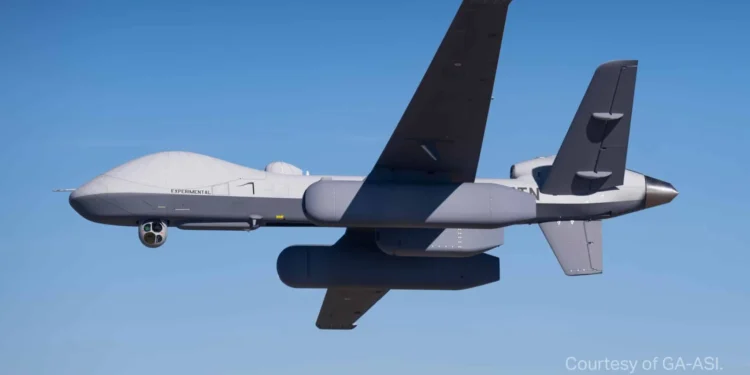 MQ-9B equipado con cápsulas AEW de alerta temprana