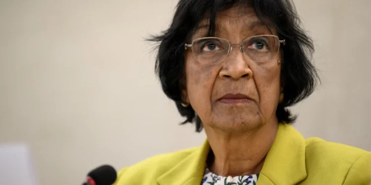 Navi Pillay presenta un informe ante el Consejo de Derechos Humanos de la ONU en Ginebra el 13 de junio de 2022.