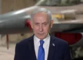 El primer ministro Benjamín Netanyahu habla desde una base aérea no identificada de Israel, 19 de octubre de 2026.