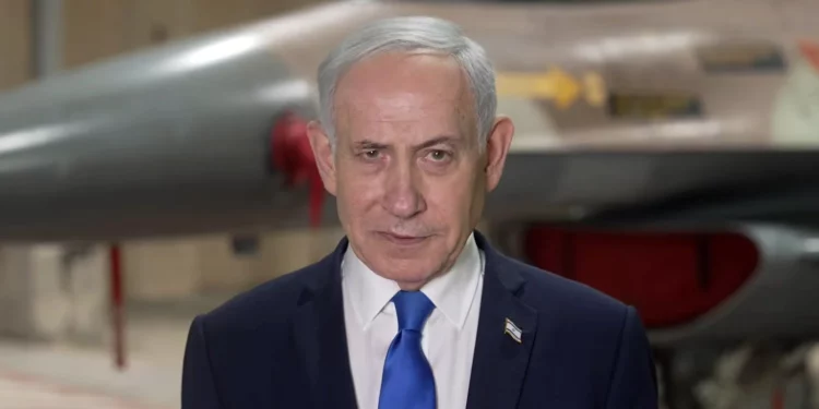 El primer ministro Benjamín Netanyahu habla desde una base aérea no identificada de Israel, 19 de octubre de 2026.
