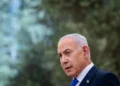El primer ministro Benjamin Netanyahu habla durante la ceremonia estatal en recuerdo de los civiles asesinados el 7 de octubre, en el monte Herzl de Jerusalén, el 5 de octubre de 2026.