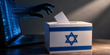 A la izquierda, el primer ministro Benjamín Netanyahu en el monte Herzl el 5 de agosto de 2026. A la derecha, el jefe del Estado Mayor Eyal Zamir en la Knéset el 10 de mayo de 2026.