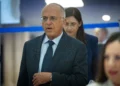 El juez Noam Sohlberg llega a una audiencia de la Comisión Electoral Central en la Knéset de Jerusalén el 23 de septiembre de 2026.