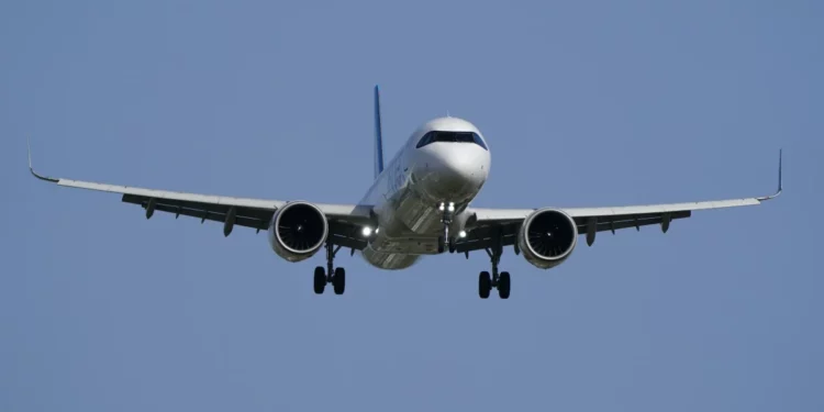 Avión de pasajeros asociado a la alerta por una nota sobre explosivos en Turquía