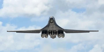 Bombardero B-1B Lancer de la Fuerza Aérea de Estados Unidos del tipo empleado en el nuevo marco de defensa aérea de la OTAN durante el ejercicio báltico.