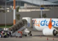 Pasajeros abordan un avión de flydubai en el Aeropuerto Internacional Ben Gurion, cerca de Tel Aviv, Israel, el 30 de septiembre de 2026.