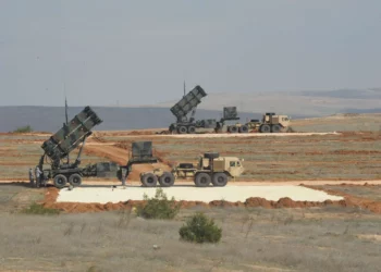El Ejército de Estados Unidos habría desplegado dos baterías Patriot adicionales en Arabia Saudita y Qatar para reforzar la protección de infraestructura petrolera y gasífera crítica ante las tensiones con Irán.
