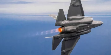 El Pentágono y Lockheed Martin evalúan un acuerdo de diez años para la producción y el mantenimiento de los cazas F-35.