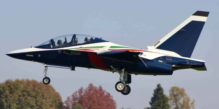 Primer M-346 de las Frecce Tricolori en la pista de Venegono
