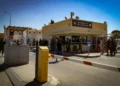 Manifestantes protestan contra la detención de reservistas israelíes sospechosos de abusar de un preso palestino en la base militar de Sde Teiman, el 29 de julio de 2024.