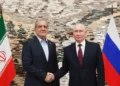 El presidente ruso Vladimir Putin y el presidente iraní Masoud Pezeshkian posan durante una reunión en Bishkek, Kirguistán, el 1 de septiembre de 2026.