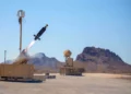 Sistema antidrones LIDS de Raytheon, con radar KuRFS de vigilancia de 360 grados e interceptores Coyote.