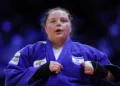 La israelí Raz Hershko celebra su victoria en el combate por el bronce de más de 78 kilos en el Mundial de Judo de Bakú, el 10 de octubre de 2026.