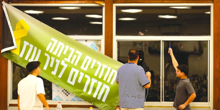 Returning to Nir Oz credit: Ohad Shahar
