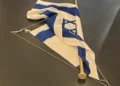 Bandera israelí retirada por Rima Hassan en el Parlamento Europeo