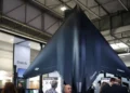 Imagen destacada del artículo sobre el avión de combate no tripulado X-BAT de Shield AI
