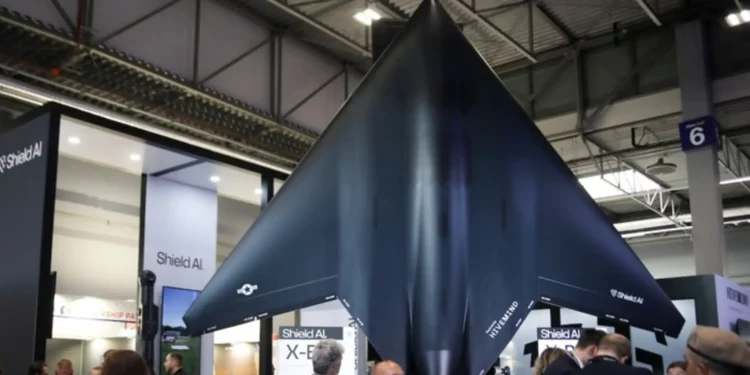 Imagen destacada del artículo sobre el avión de combate no tripulado X-BAT de Shield AI