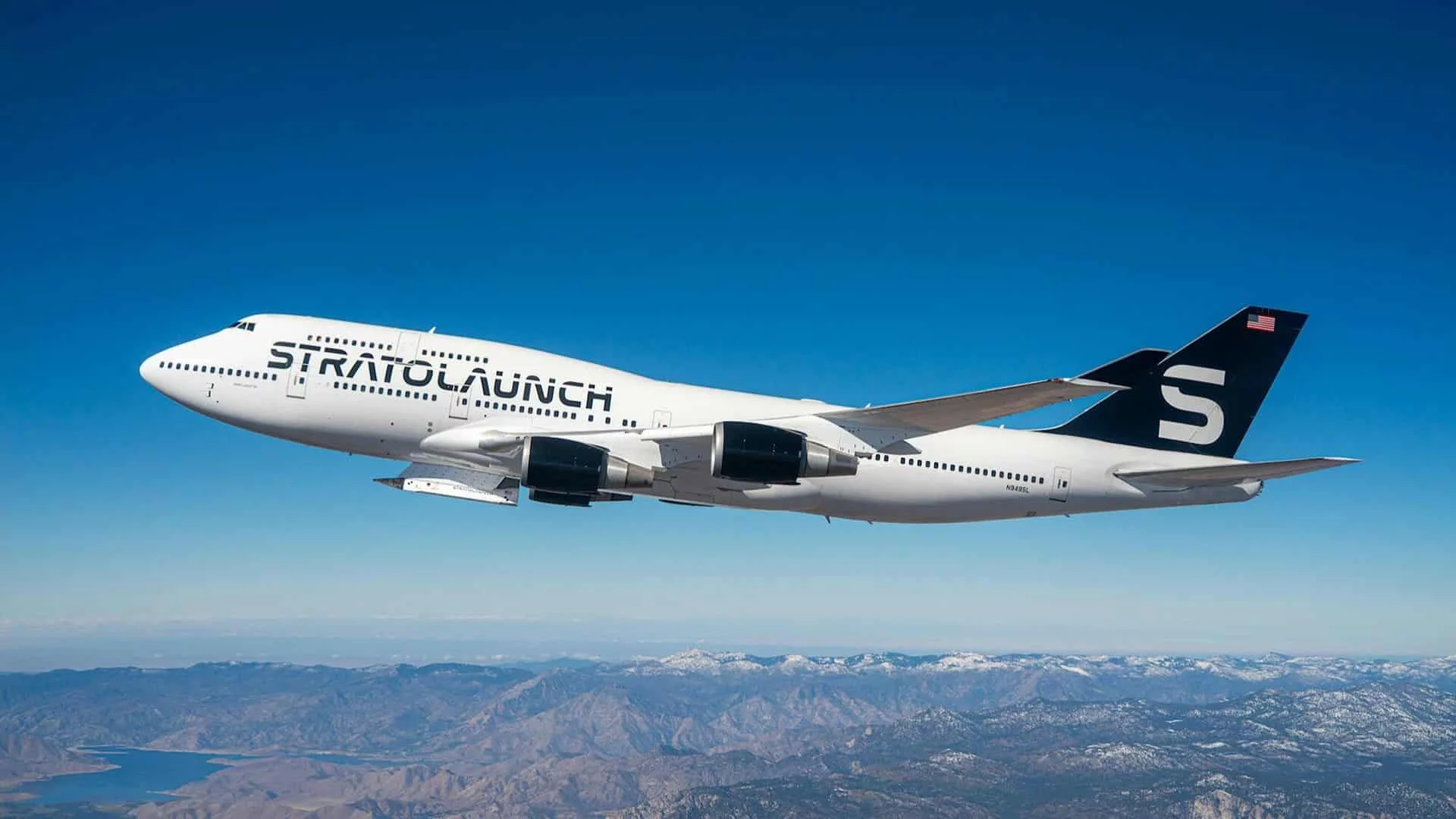 Boeing 747 Spirit of Mojave con un vehículo Talon-A bajo el fuselaje