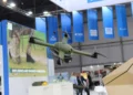 Dron FPV-NG de STV Group presentado en Praga, diseñado para misiones de ataque, reconocimiento y guerra electrónica.