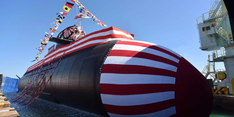 Submarino japonés JS Shogei de la clase Taigei, equipado con baterías de ion-litio, durante su botadura.