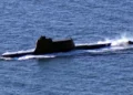 El submarino Hero Kim Kun Ok de Corea del Norte aparece en el mar durante una serie de pruebas de misiles de crucero. No se ha confirmado que el buque efectuara los lanzamientos.