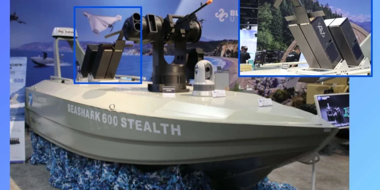 Embarcación no tripulada SeaShark 600 de Thunder Tiger equipada con sistema antidrones Bullfrog y cuatro municiones Switchblade.
