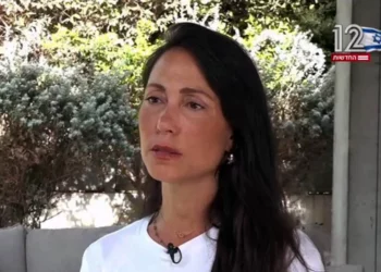 Tali Manes, pasajera del vuelo de flydubai que alertó a la tripulación sobre el ataque, 1 de octubre de 2026.