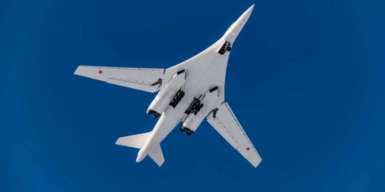 Bombardero estratégico ruso Tu-160M de alas de geometría variable, modernizado con nuevos sistemas y motores