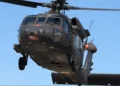 Helicóptero UH-60MX Black Hawk del Ejército de Estados Unidos adaptado para pruebas de vuelo autónomo con el sistema MATRIX.