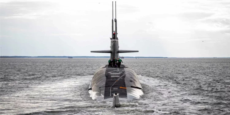 El USS Wyoming (SSBN-742), submarino lanzamisiles balísticos de la clase Ohio armado con misiles Trident II D5, fue trasladado a la Base Naval Kitsap-Bangor.