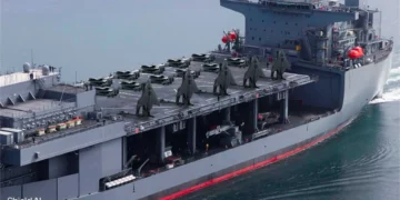 X-BAT de Shield AI, avión de combate autónomo de despegue y aterrizaje vertical para misiones navales de largo alcance.
