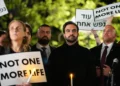 El alcalde de Nueva York, Zohran Mamdani, en una vigilia por el tercer aniversario de la masacre del 7 de octubre, el 7 de octubre de 2026.